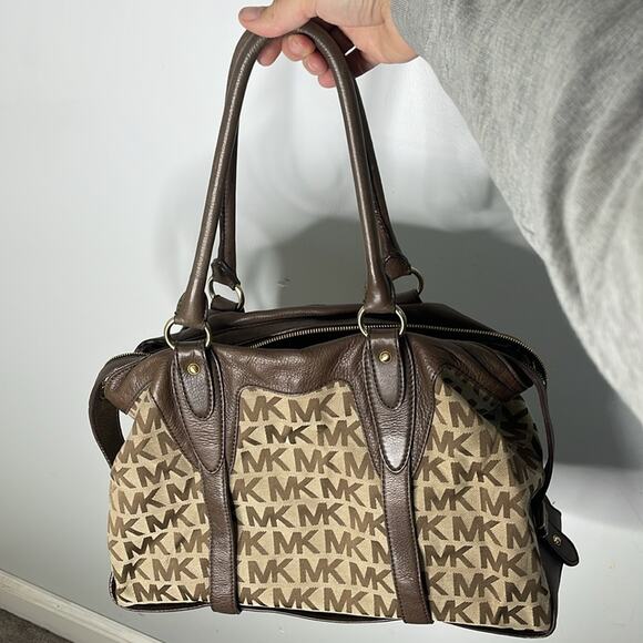 MICHAEL KORS Tan Large Zip Closure Brown Leather Canvas Logo Duffle Style Bag - Picture 2 of 9